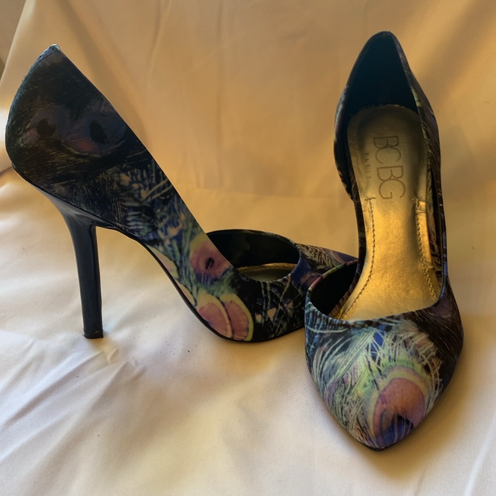 Stunning BCBG size 7 heels - Picture 3 of 10
